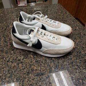 Nike women's day break pale ivory size 8